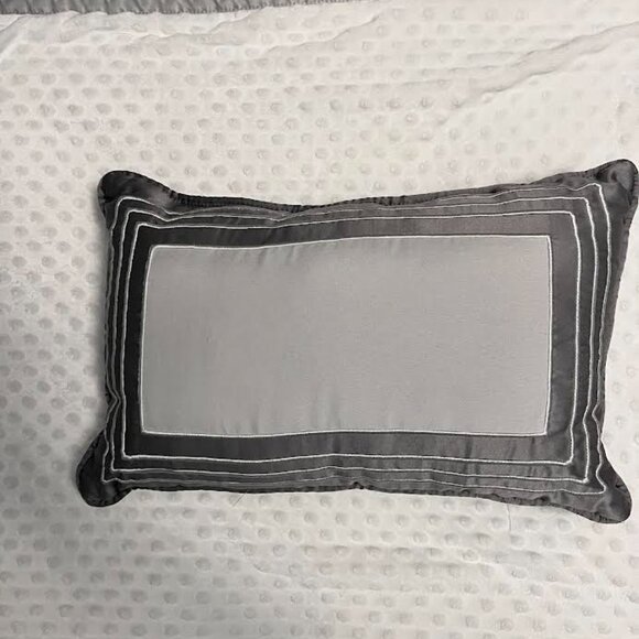 Accent Pillows (2) & 2 King Size Pillow Shams / 4 Piece Set - Picture 6 of 7